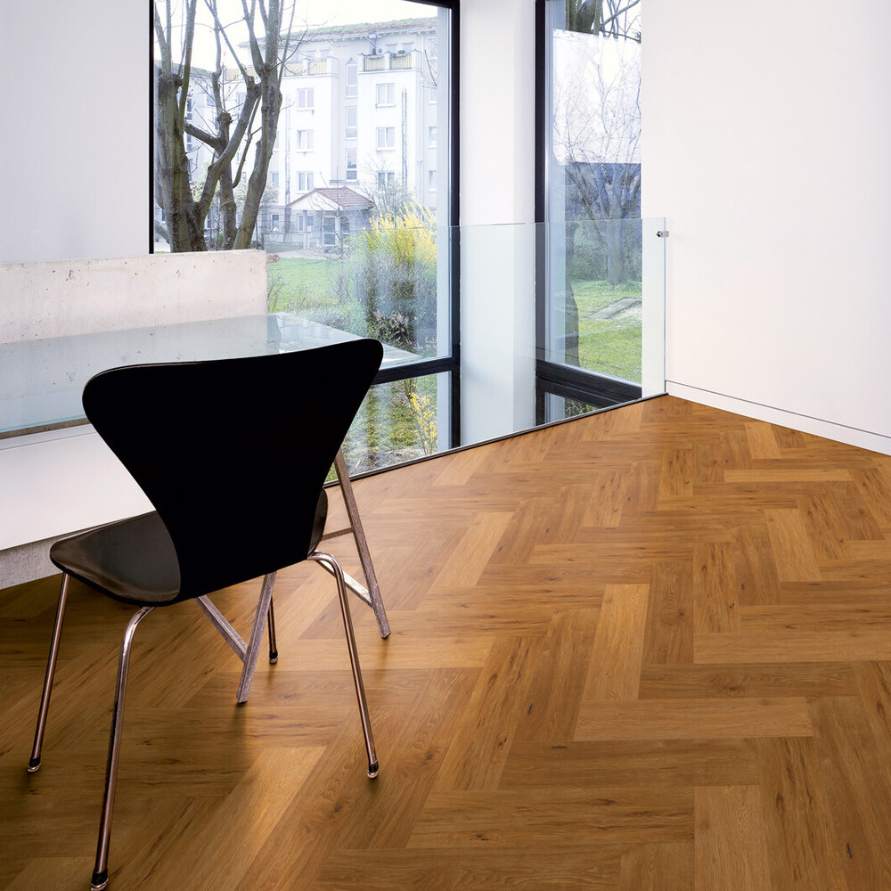 Objectflor Expona Commercial - 4121 Saffron Oak Parquet (Herringbone / Fischgrät)